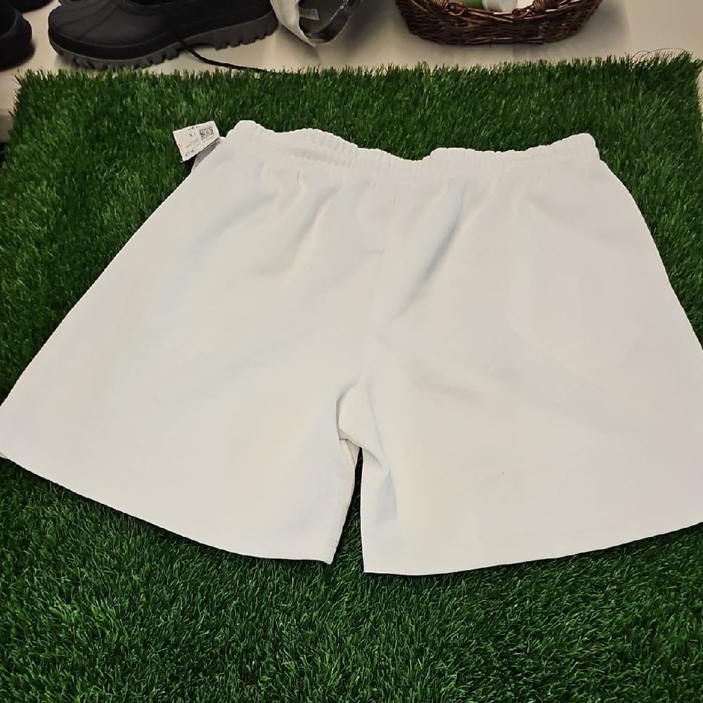 White Los Angeles California Graphic Shorts - Picture 6 of 10